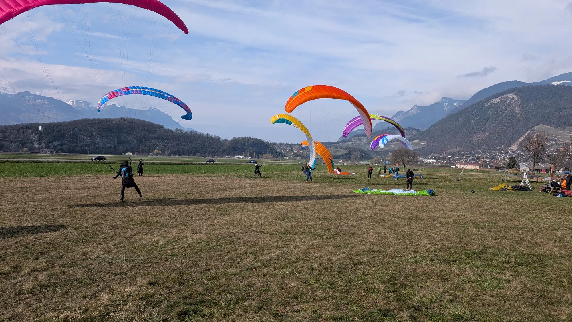 Ciel et nuages observés avant un vol en parapente en Suisse