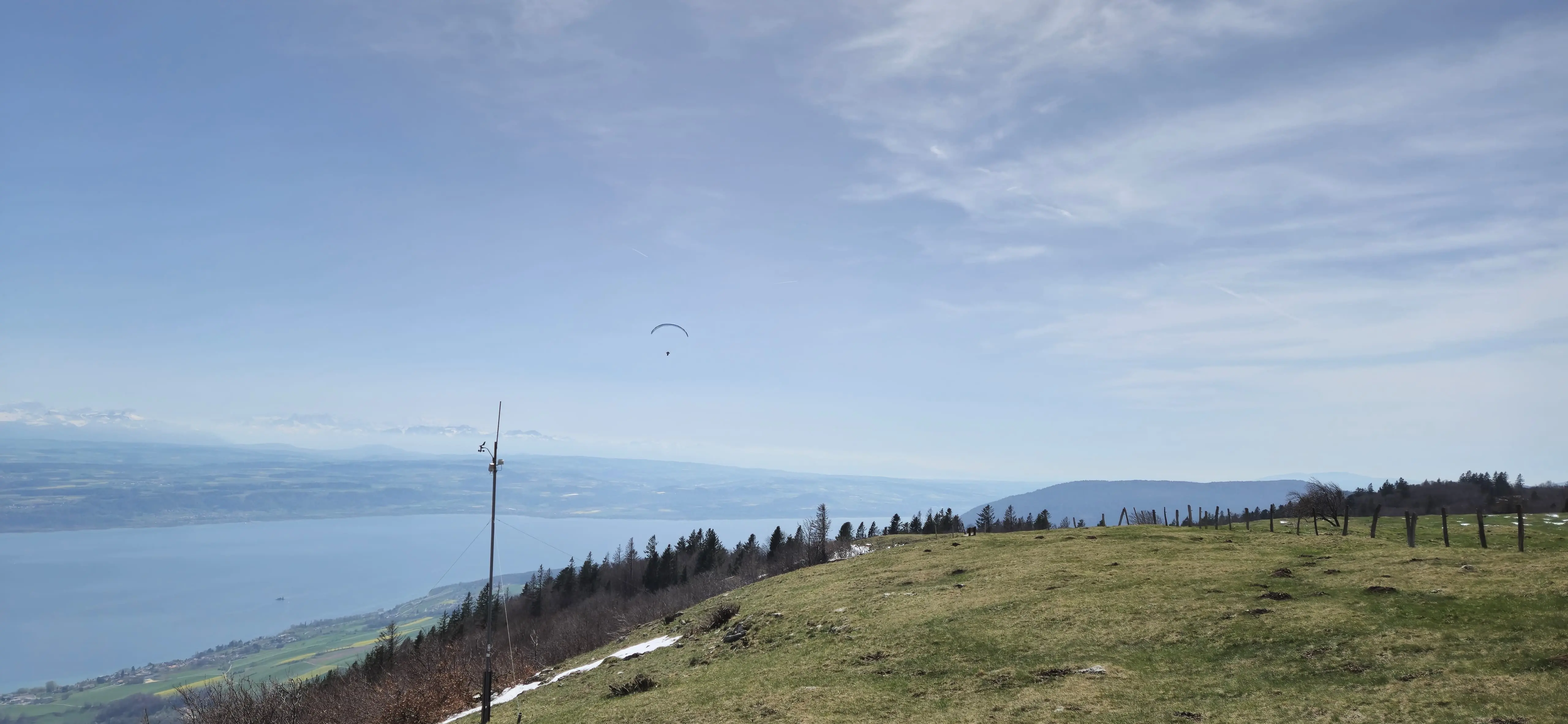 Paysage alpin survolé lors d'une sortie parapente